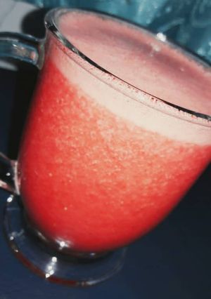 صورة لوصفة عصير الفراولة المنعش 🍓 مع الليمون 🍋