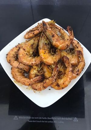 Hình của món Tôm nướng ớt khô sa tế.