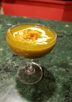 સેકેલા ગાજર-રોઝમેરી સૂપ(Roasted carrot-Rozmeri soup) રેસીપી મુખ્ય ફોટો