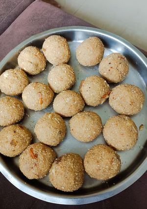 A picture of Sweet dish ladoo.