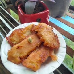 A picture of Pazham pori(banana Fritters).