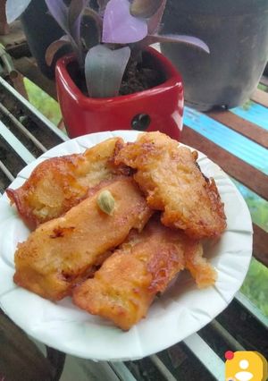 A picture of Pazham pori(banana Fritters).