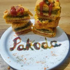 A picture of Trio Bread Pakoda.