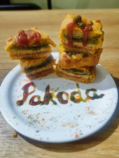 A picture of Trio Bread Pakoda.