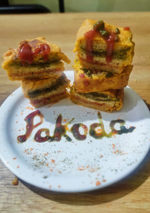 A picture of Trio Bread Pakoda.
