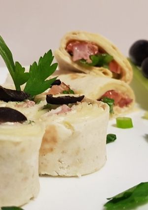 O poză a rețetei Lipie cu brânză philadelphia, cașcaval și bacon prăjit.