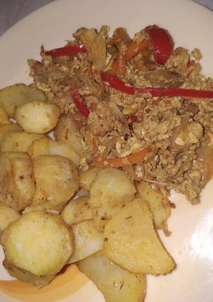 A picture of Potatoes with egg source.