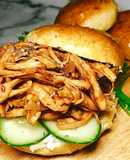 Bánh Gà Xá Xíu Nướng + Phô Mai Kem (Slow Cooker Buffalo Chicken & Cream Cheese Buns)