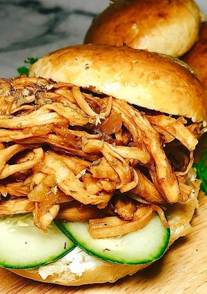 Hình của món Bánh Gà Xá Xíu Nướng + Phô Mai Kem (Slow Cooker Buffalo Chicken & Cream Cheese Buns).