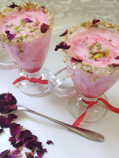 A picture of रोज़ स्वीट लस्सी (Rose sweet lassi recipe in hindi).
