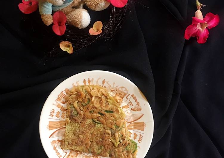 Bagaimana Membuat Omelet udang rebon cabe hijau “7-10-20” yang Menggugah Selera