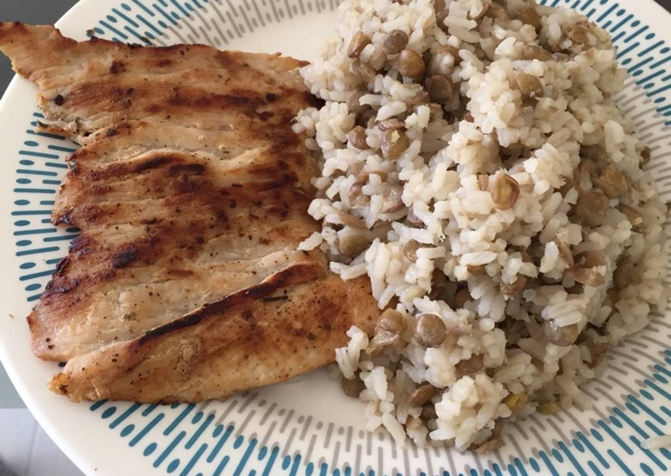 Arroz de lentejas y cerdo con limón y naranja