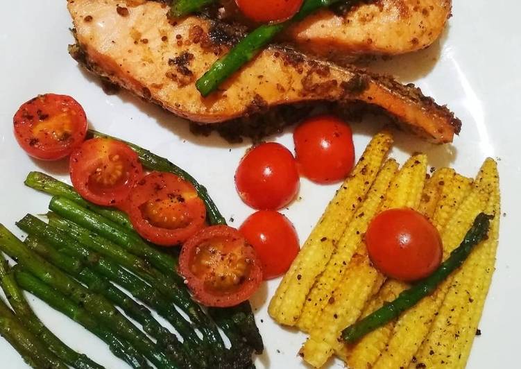 Simple Way to Make Super Quick Homemade Smoked salmon with roasted asparagus,babycorns and tomatoes