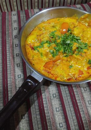 A picture of Pakoda kadhi.