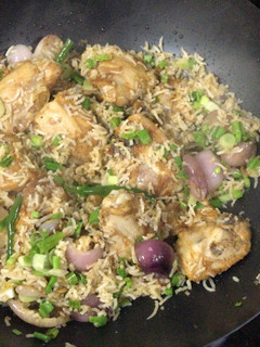 A picture of Garlic Chicken Thighs With Rice.