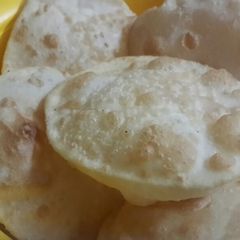 A picture of Hing kachori.