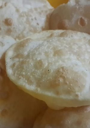 A picture of Hing kachori.