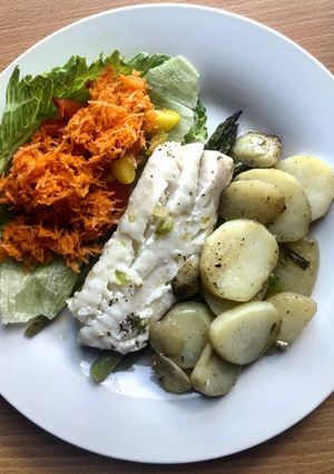 A picture of Baked Cod with Asparagus and Potatoes.