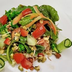A picture of Baby spinach salad.