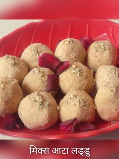 मिक्स आटा लड्डू (Mix atta laddu recipe in hindi) रेसिपी मुख्य फोटो