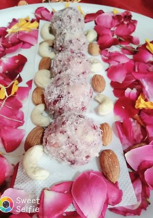 A picture of Rose coconut ladoo.