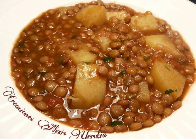 Lentejas castellanas, con tomates y patatas Receta de Alexis Urrutia-  Cookpad