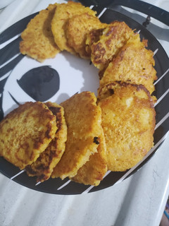 Una foto de Hot cakes de papa y zanahoria