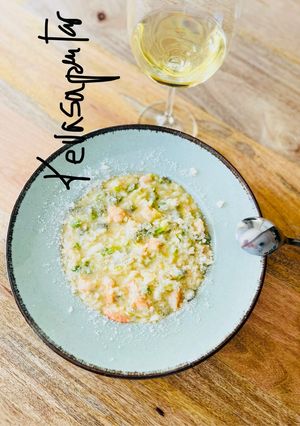 Una foto de Risotto de habas, ajos tiernos y langostinos 🫛 🦐 🫛