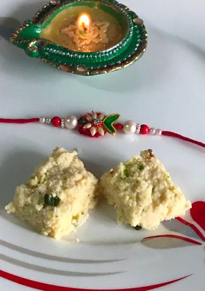 मलाई बर्फी (Malai Barfi recipe in Hindi) रेसिपी मुख्य फोटो