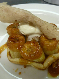 Una foto de Tarta Tatin de plátano con crujiente de plátano