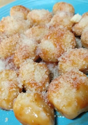 Una foto de Ñoquis rellenos de jamón y queso