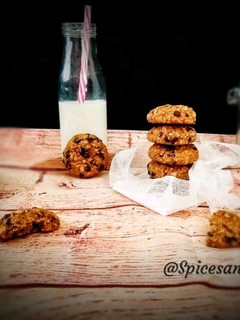 A picture of Almond Oats Chocolate Chip Cookies.