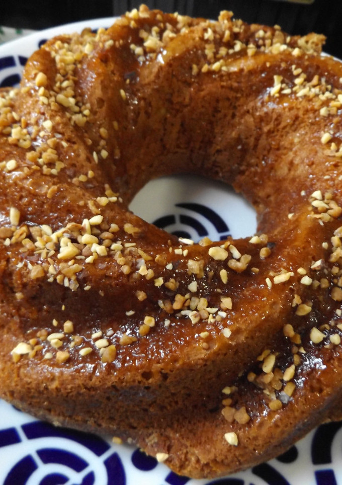 Una foto de Bundt cake de almendras y naranja