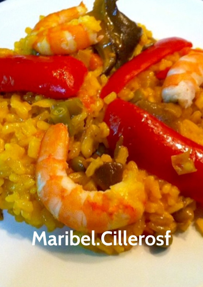 Una foto de Arroz con langostinos y verduras