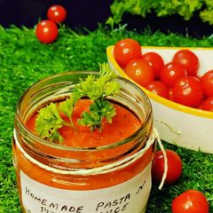 A picture of Italian Red sauce for Pizza and Pasta.