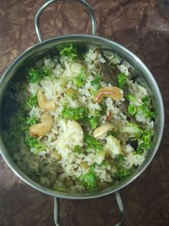 काजु मटार पुलाव (kaju matar pulav recipe in marathi) रेसिपी चे मुख्य फोटो