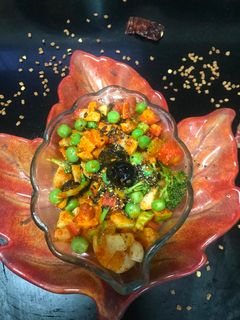 मिक्स भाज्यांचे लोणचे (mix bhajyanche lonche recipe in marathi) रेसिपी चे मुख्य फोटो 