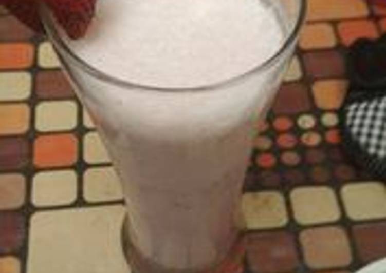 Easiest Way to Make Perfect Strawberry Shake