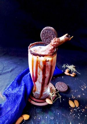 A picture of Choco vermicelli mocktail with cocoa cubes.