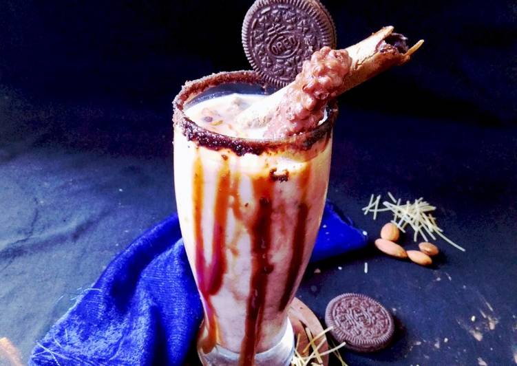 Recipe of Homemade Choco vermicelli mocktail with cocoa cubes