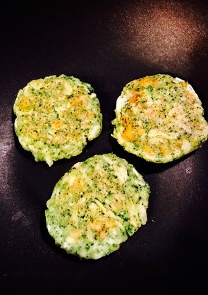 Una foto de Hamburguesa de brócoli. Fácil y riquísimas