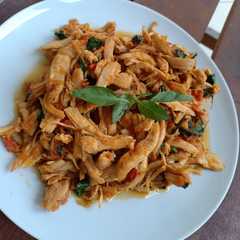 A picture of Ayam Suwir Pedas Kemangi.