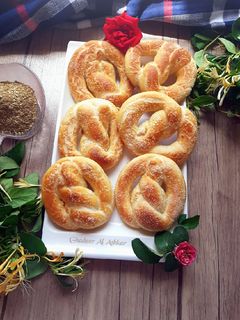 صورة لوصفة 🥨 خبز البريتزل الألماني (الخبز المسلوق) 🥨