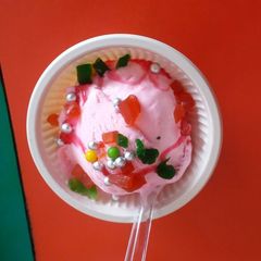 A picture of Strawberry Icecream.