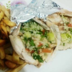 Shawarma de pollo al mediterráneo y tabuleh