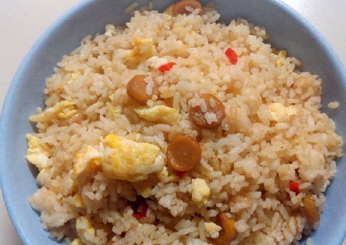 Resep Nasi Goreng Sosis Telur oleh Risma Sari - Cookpad
