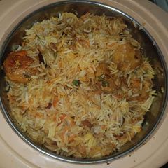 A picture of Chicken kofta briyani.
