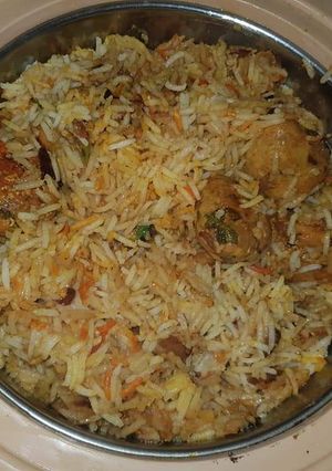 A picture of Chicken kofta briyani.