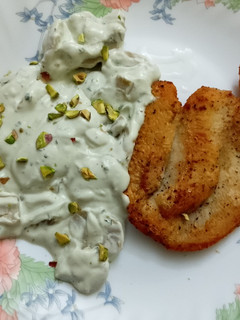 Una foto de Pollo con salsa roquefort y setas