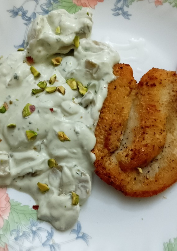 Una foto de Pollo con salsa roquefort y setas